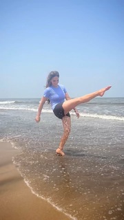 Esha Deol feet photo thumbnail