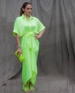 Esha Deol feet photo thumbnail