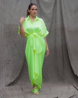 Esha Deol feet photo thumbnail