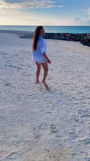 Esha Deol feet photo thumbnail