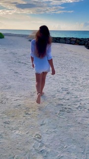 Esha Deol feet photo thumbnail