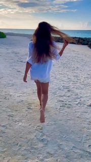 Esha Deol feet photo thumbnail