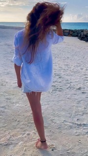 Esha Deol feet photo thumbnail