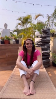 Esha Deol feet photo thumbnail