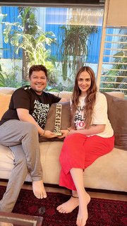 Esha Deol feet photo thumbnail