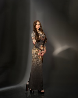 Esha Deol feet photo thumbnail