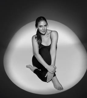 Esha Deol feet photo thumbnail