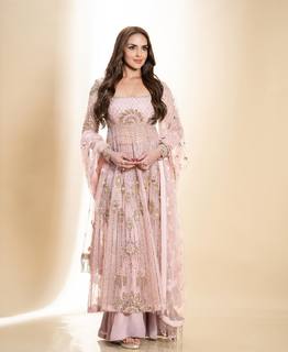 Esha Deol feet photo thumbnail