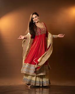 Esha Deol feet photo thumbnail