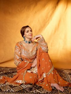 Esha Deol feet photo thumbnail