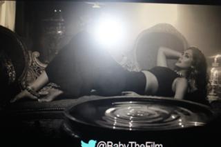 Esha Gupta feet photo thumbnail