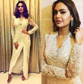 Esha Gupta feet photo thumbnail