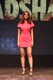 Esha Gupta feet photo thumbnail