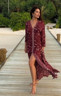 Esha Gupta feet photo thumbnail