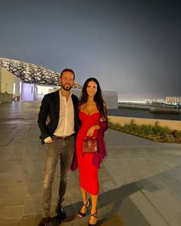 Esha Gupta feet photo thumbnail