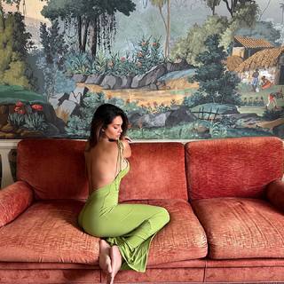 Esha Gupta feet photo thumbnail