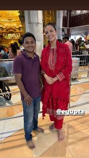 Esha Gupta feet photo thumbnail