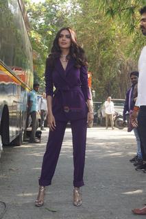 Esha Gupta feet photo thumbnail