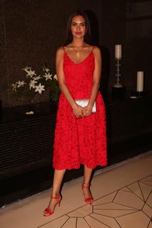 Esha Gupta feet photo thumbnail