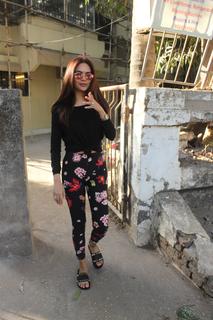 Esha Gupta feet photo thumbnail