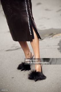 Esha Gupta feet photo 9