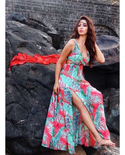 Eshanya Maheshwari feet photo 7