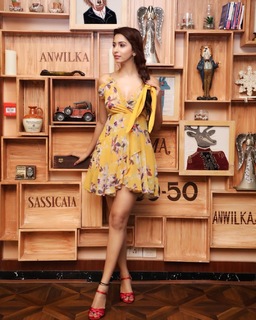 Eshanya Maheshwari feet photo 20