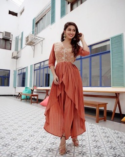 Eshanya Maheshwari feet photo 19