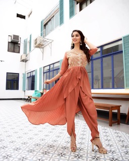 Eshanya Maheshwari feet photo 18