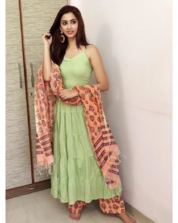 Eshanya Maheshwari feet photo 15