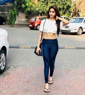 Eshanya Maheshwari feet photo 7