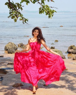Eshanya Maheshwari feet photo 3