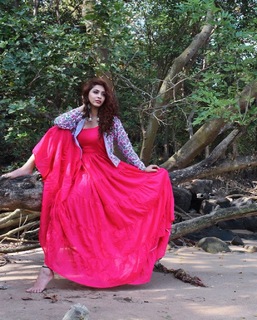 Eshanya Maheshwari feet photo 2