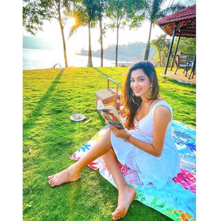 Eshanya Maheshwari feet photo 18