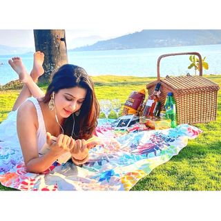 Eshanya Maheshwari feet photo 17