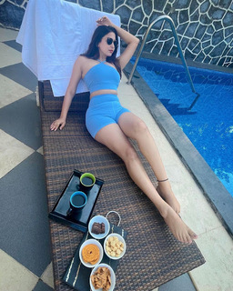 Eshanya Maheshwari feet photo 14