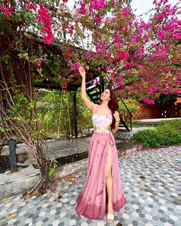 Eshanya Maheshwari feet photo 16