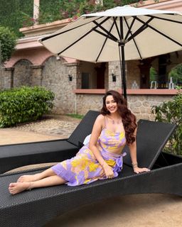 Eshanya Maheshwari feet photo 16