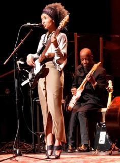 Esperanza Spalding feet photo 6