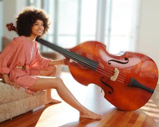 Esperanza Spalding feet photo 3
