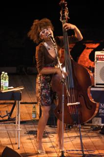 Esperanza Spalding feet photo 1