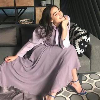 Esra Bilgiç feet photo thumbnail