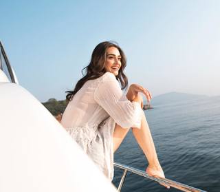 Esra Bilgiç feet photo thumbnail