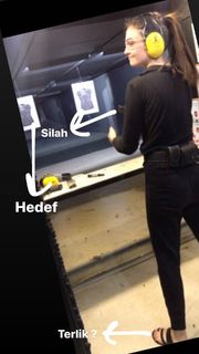Esra Bilgiç feet photo thumbnail
