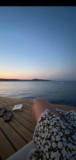 Esra Bilgiç feet photo thumbnail
