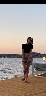 Esra Bilgiç feet photo thumbnail