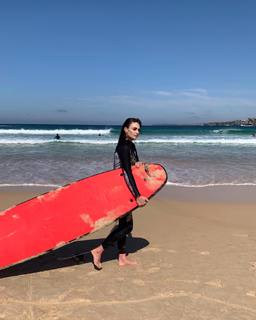 Esra Bilgiç feet photo thumbnail