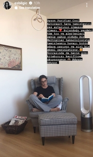 Esra Bilgiç feet photo thumbnail