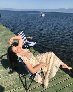 Esra Bilgiç feet photo thumbnail