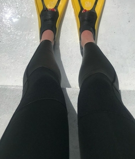 Esra Bilgiç feet photo thumbnail